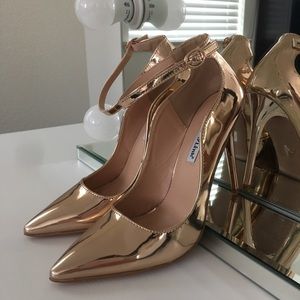 Gold pumps